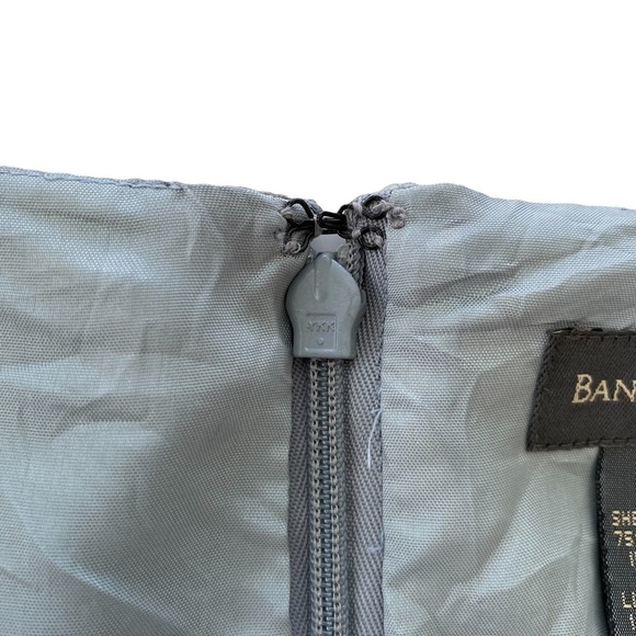 Banana Republic sleeveless midi dress with v-neckline, silk & wool blend - Picture 8 of 10